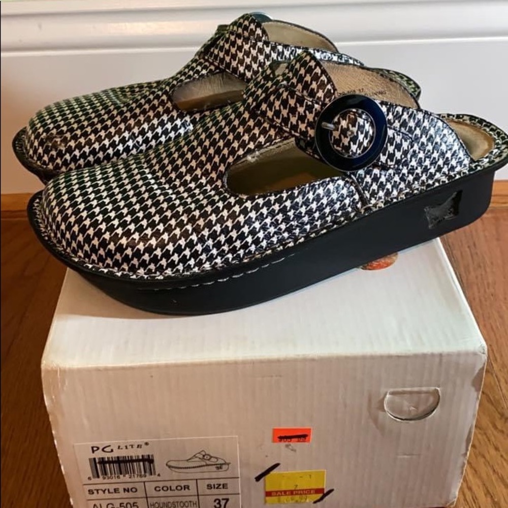 Classic Houndstooth Alegrias